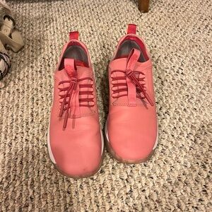 Size 7 Clove healthcare tennis shoes